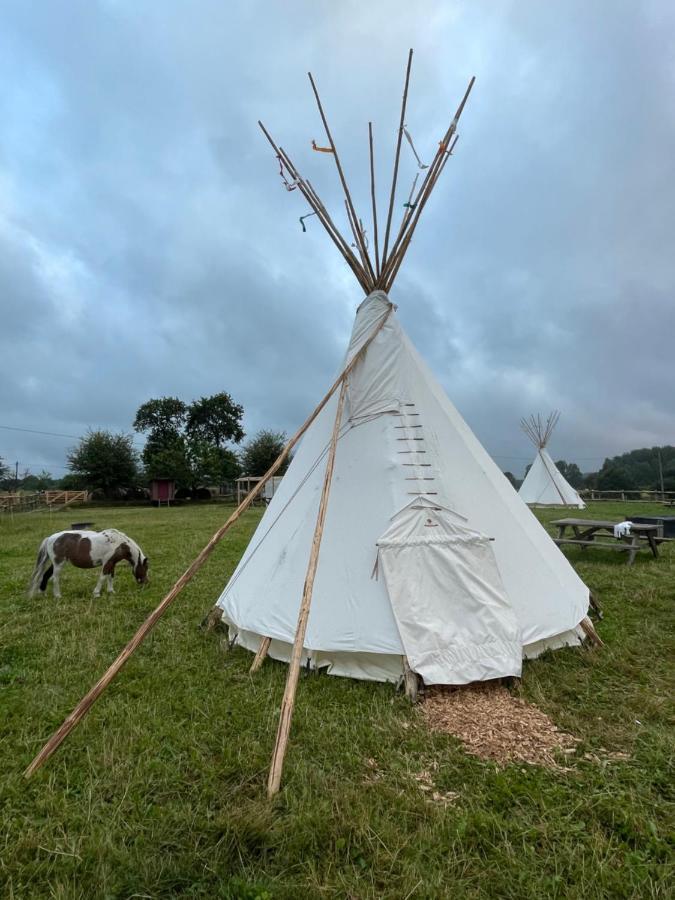 Terra-Tipike, Tipi A La Ferme Entre Terre Et Mer Trébry Exterior foto