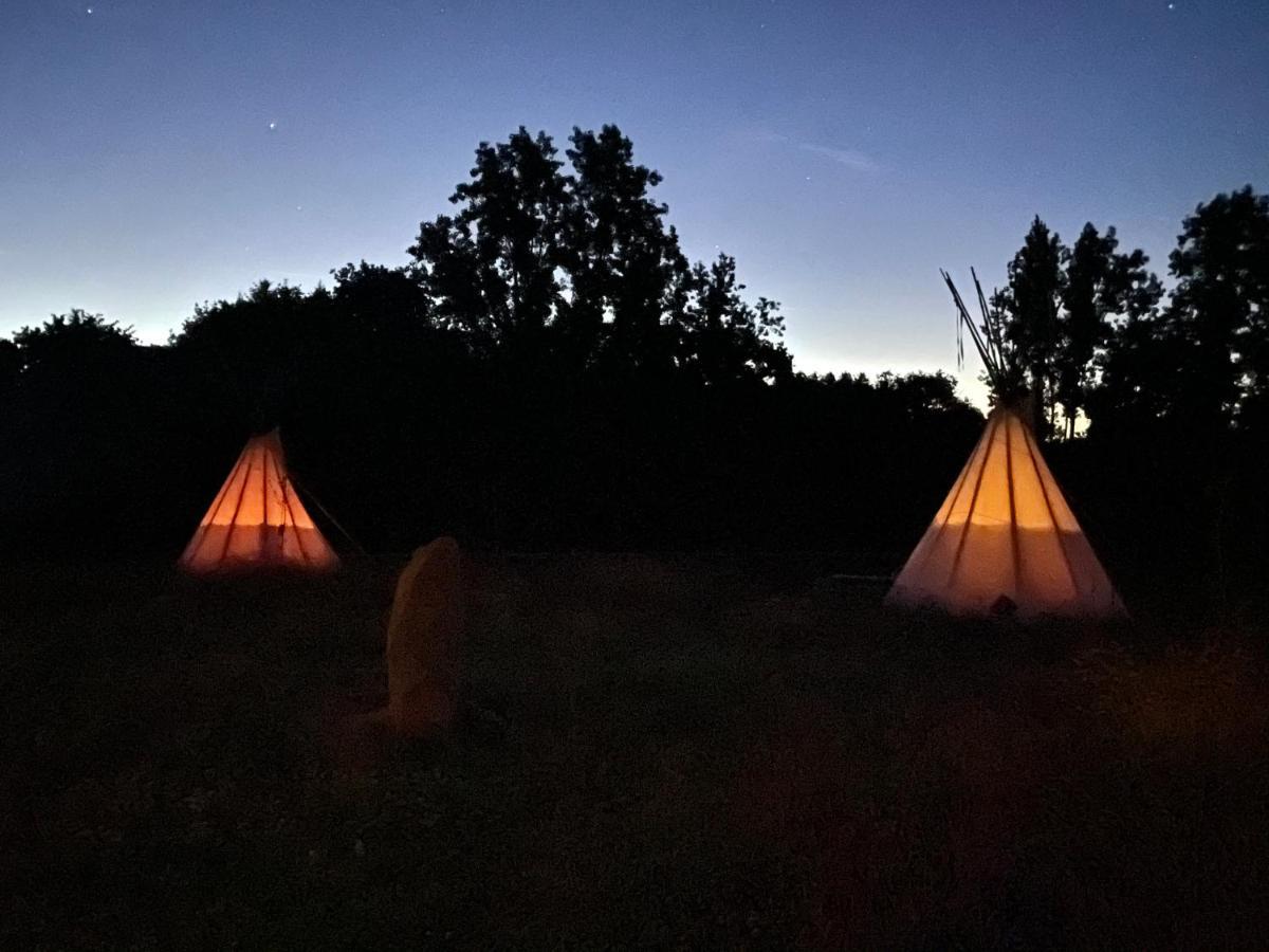 Terra-Tipike, Tipi A La Ferme Entre Terre Et Mer Trébry Exterior foto